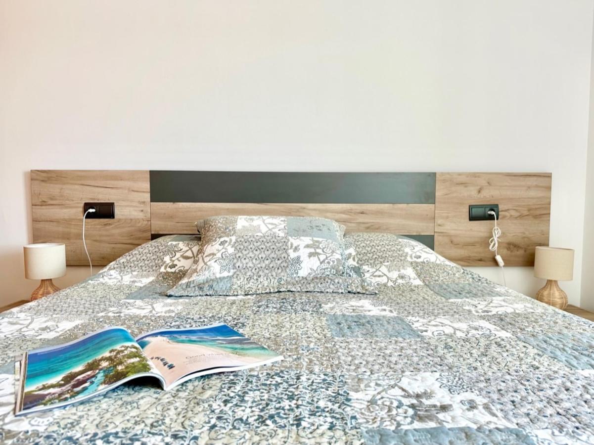 Marina Park Roses Apartment ภายนอก รูปภาพ